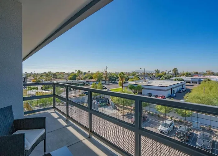Apartment Prime Spot With Pool Gym Balcony Wd Parking