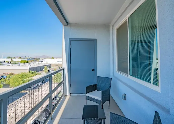 Prime Spot With Pool Gym Balcony Wd Parking Apartment